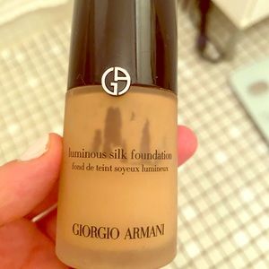 Giorgio Armani Luminous Silk Foundation (4.25)